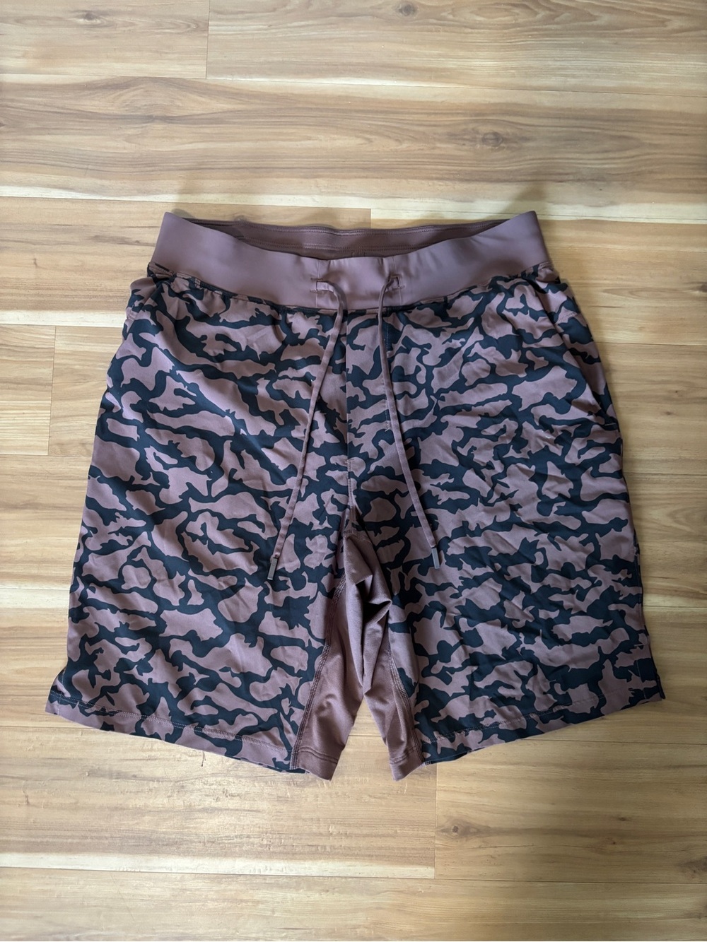 Lululemon Men's Brown & Black Camo Athletic Shorts Size M - Picture 1 of 5